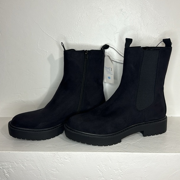 Time and Tru black faux suede Chelsea Boots 10 - Picture 2 of 12